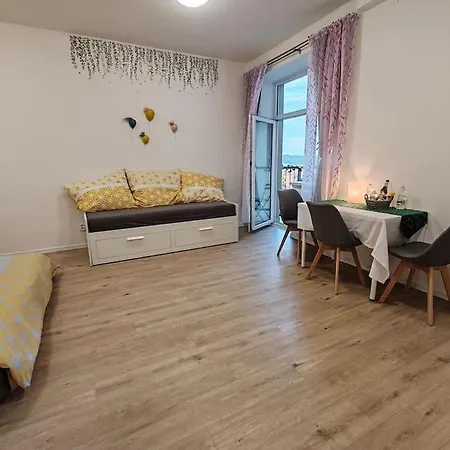 Star With Terrace 2c *